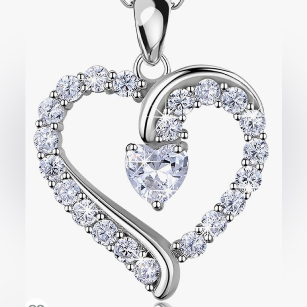 Gorgeous heart pendant with chain